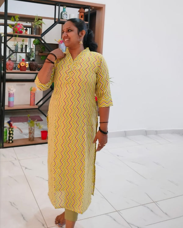 Budget Friendly Kurthi - Collar Neck with V Pattern - Three Forth Sleeve - ZigZag Pattern, Cotton - Side Slitted
