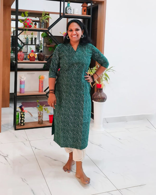 Daily Wear Kurthi - White Stripe Pattern - Collar Neck with V Pattern - Three Forth Sleeve - Cotton - Side Slitted, Women Fashions